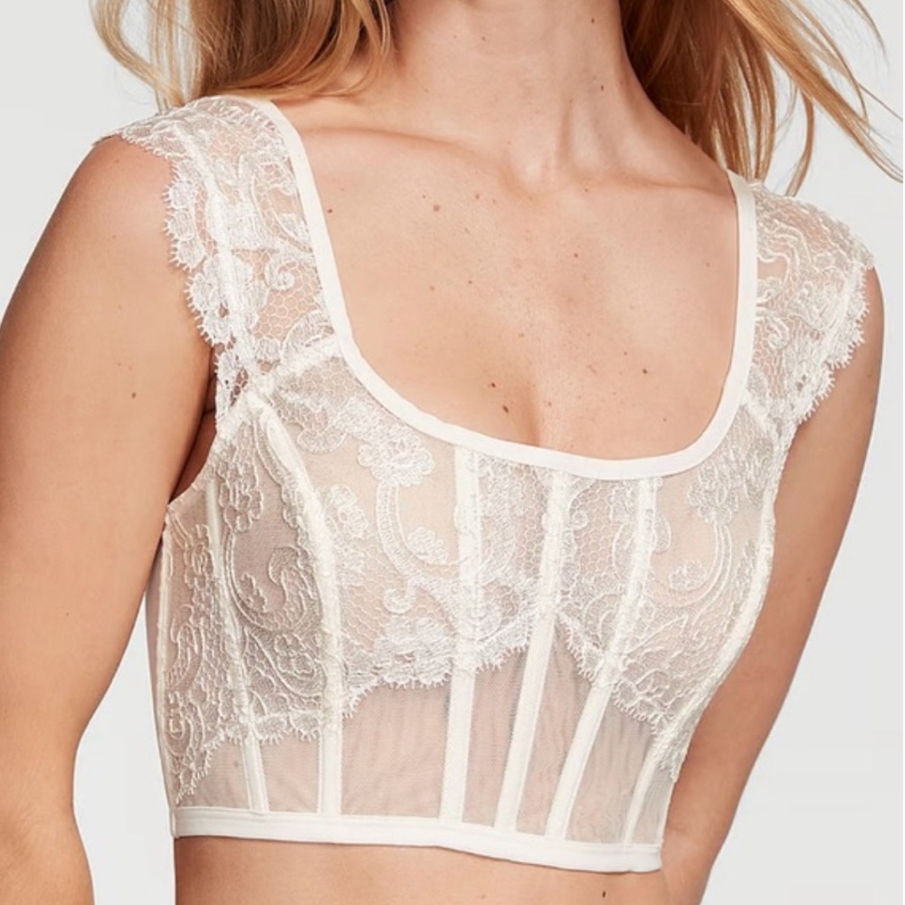 Victoria's Secret DREAM ANGELS
Boho Floral Embroidery Cap-Sleeve Corset Top